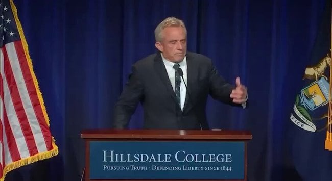 Medeea Greere - 🔥🇺🇸 DERNIÈRE MINUTE : RFK Jr. DÉMASQUE Fauci devant les tribunaux — Le gouvernement A...