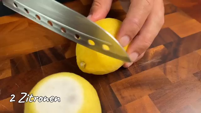 Découpe des citrons en petits morceaux pour faciliter le mixage