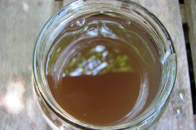 Un bocal d'eau et de mélasse