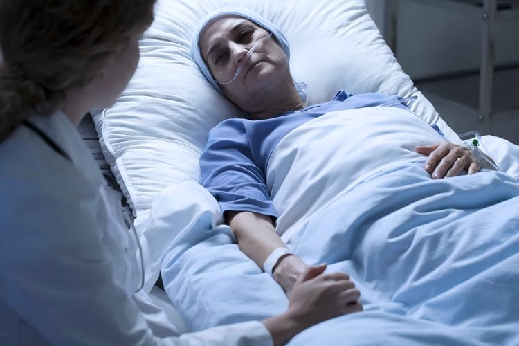 Une infirmière révèle les 7 leçons apprises après 300 fins de vie