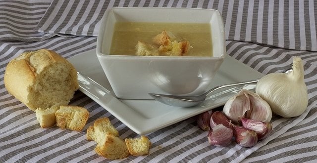 La soupe miracle à l'ail : 100 fois plus efficace que les antibiotiques