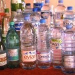 L'eau en bouteille contient plus de 24 000 produits chimiques, y compris des perturbateurs endocriniens